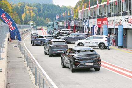 Ob BYD, Mercedes, Mazda, Tesla, Leapmotor oder Microlino – die Bandbreite der Testfahrzeuge vor Ort war auch in diesem Jahr groß. 