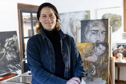 Magdalena Kasper Bayerl fertigte eine Büste von Karl Merkatz aus Bronze an. 