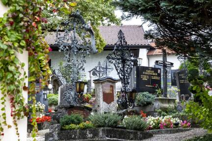 Zu dem dramatischen Vorfall kam es auf dem Friedhofsareal in Salzburg-Liefering.  