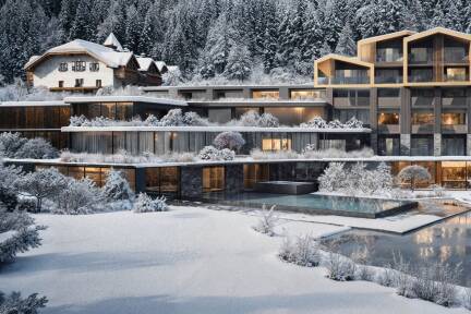 Neueröffnung Dezember 2025: Naturverbundenes Luxushotel am Ortler auf 1.900 Meter. Das 4-Sterne-Superior-Hotel startet ab Mitte Dezember, völlig neu umgebaut, in die Wintersaison. 