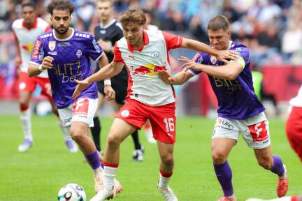 Luca Meisl (rechts) will Austria Salzburg zu einem prestigeträchtigen Sieg führen. 