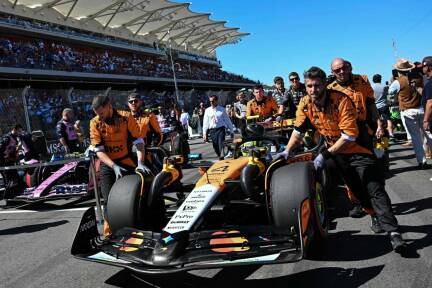 Der McLaren-Bolide von Lando Norris auf dem Weg zur Startaufstellung vor dem Grand Prix in Austin am Sonntag. 