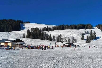 Wenn die weiße Pracht ausbleibt, braucht es im Winterpark Postalm eine künstliche Beschneiung. 