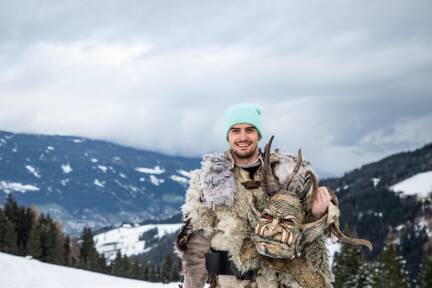 Jakob Pöttler und seine Zauch Teufeln bringen einen traditionellen Krampuslauf im Pongau zurück.  