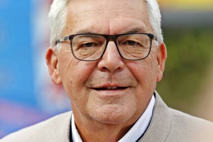 Landesrat Josef Schwaiger (ÖVP) – das Foto zeigt ihn am 9. September 2025 bei der Einhebung der neuen Brücke über die Saalach in Siezenheim. 