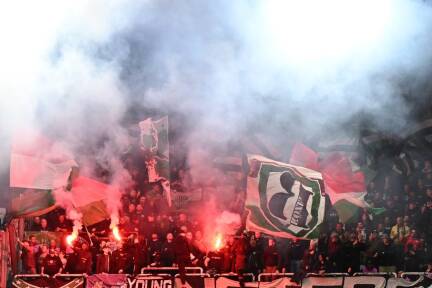 Rund 500 Ferencvaros-Anhänger benahmen sich bei der Einreise nach Österreich gehörig daneben.  