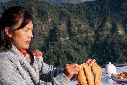 Während Alex die Reise in Fotos festhielt, tauchte Angkana Neumayer ein in die Kulinarik des Himalaya-Staates. 