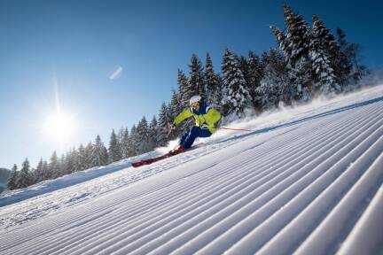 Die Wintersaison startet in den meisten Skigebieten Anfang Dezember. 