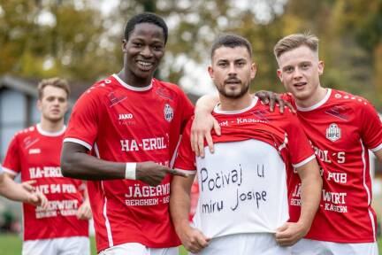 Adrian Vurbic jubelte in der Salzburger Liga mit einer Botschaft in kroatischer Sprache: „Počivaj u miru Josipe“ – Ruhe in Frieden, Josip. 