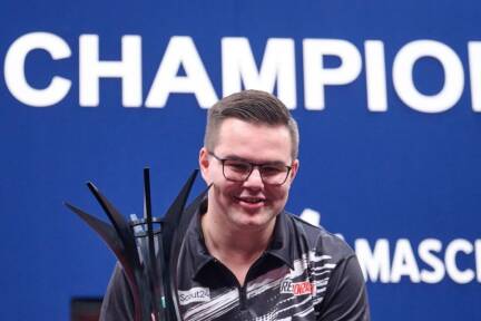 Van Veen bejubelt den EM-Titel 