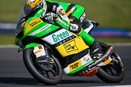 Noah Dettwiler bei einem Moto3-Rennen im Jahr 2024.  