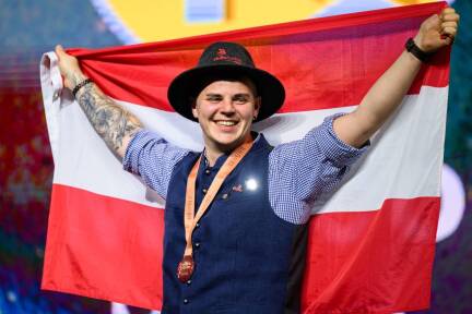 Der Palfinger-Schweißer Daniel Schinagl gewann bei den Euro-Skills Bronze: „Als mein Name aufgerufen wurde, war das Gänsehaut pur.“  