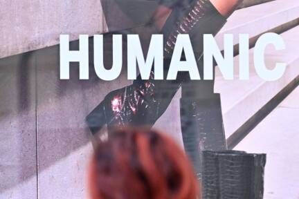 Leder & Schuh, zu dem unter anderem auch Humanic gehört, wird Teil der Mass-Gruppe, bleibt jedoch ein eigenständig operierendes Unternehmen mit Hauptsitz in Graz. 