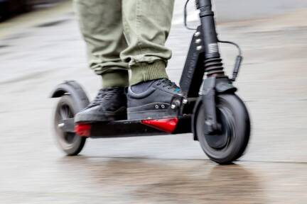 Der E-Scooter war mit einem Ortungsgerät ausgestattet. 