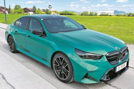 Dank Hybrid-Power so stark wie nie: der M5 als Limousine.  
