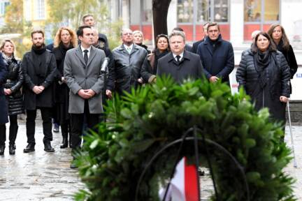 Bürgermeister Ludwig bei der Kranzniederlegung 2021 