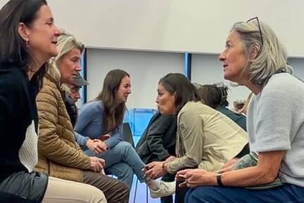 Menschen, die sofort auf eine ganz andere Gesprächsebene kommen: 120 Sekunden Zeit für ein Gespräch über die ernsten Dinge des Lebens, ganz ohne Smalltalk.  