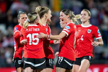 Großer Jubel: Österreichs Fußballerinnen bleiben erstklassig. 