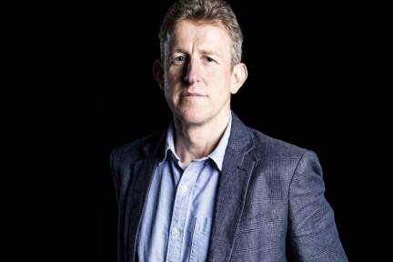 Tim Lenton ist ein britischer Erdsystemwissenschaftler und Klimaforscher, der international für seine Forschung zu Kipppunkten im Klimasystem bekannt ist. 