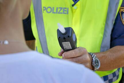 Der Führerschein war dem alkoholisierten Autofahrer bereits zuvor entzogen worden (Symbolbild). 