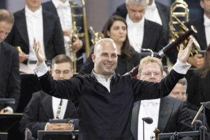 Dirigent Yannick Nézet-Séguion beim Sommernachtskonzert 2023 