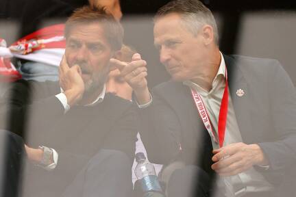 Red-Bull-Fußballchef Jürgen Klopp (l.) und Salzburg-Geschäftsführer Stephan Reiter sind auf der Suche nach einem neuen Sportchef für Red Bull Salzburg.  