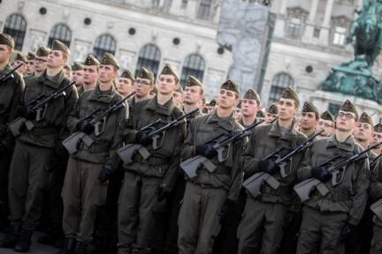 Sollen sie künftig länger dienen? Rekruten bei der Angelobung auf dem Wiener Heldenplatz am Nationalfeiertag.  