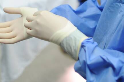 Eine Operation musste abgebrochen und wiederholt werden – der Patient klagte 