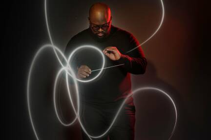 Vimbayi Kaziboni leitete das Eröffnungskonzert des RSO für Wien Modern  