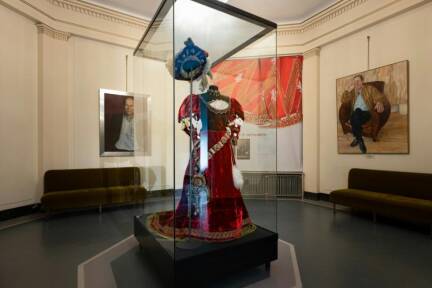 Prächtiges Kostüm des frühen Burgstars Charlotte Wolter 