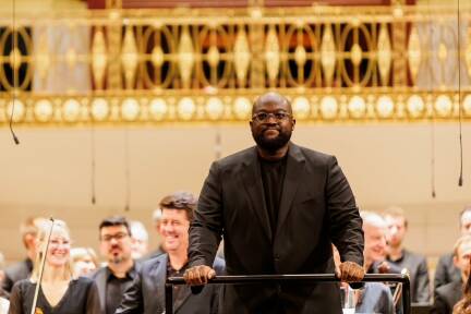 Vimbayi Kaziboni leitete das Eröffnungskonzert des RSO für Wien Modern 