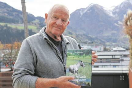 Walter Mooslechner kehrt mit seinem 14. Buch „Dem Arlbach entlang“ aus dem Schriftsteller-Ruhestand zurück.  