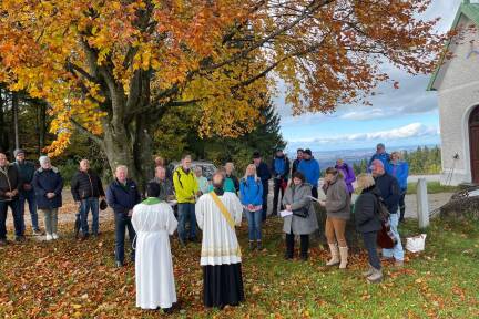 Pünktlich zum traditionellen Wortgottesdienst, musikalisch begleitet von den Obertrumer Damen, wurde das Wetter schön.  