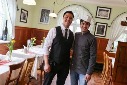 Serviceleiter Hasan Khademi und Küchenchef Younus Zacharias im Weiserhof. 
