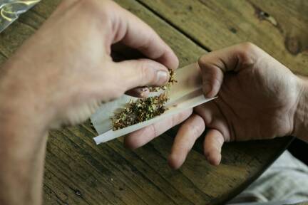 Der 30-Jährige fuhr unter Einfluss von Cannabis. Er übergab der Polizei einen Joint. 