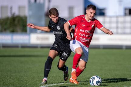 Die Halleiner um Alem Huremovic (rechts) spielen in der Salzburger Liga um den Herbstmeistertitel, die Pucher können helfen. 