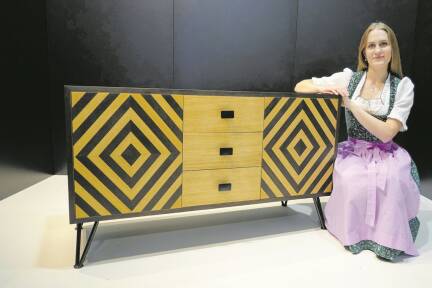 Elena Marie Lassacher-Busk aus Tamsweg überzeugte die Lehrabschlussprüfer mit einem hochwertigen Sideboard. 