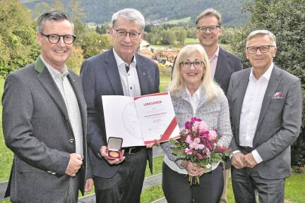 Im Bild von links: Kurt Katstaller, Wolfgang Hutter mit Gattin Karin, Wolfgang Pfeifenberger und Peter Buchmüller. 