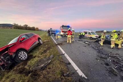 Das Rote Kreuz lieferte die zwei Verletzten per Hubschrauber und Rettungswagen ins Krankenhaus ein. 