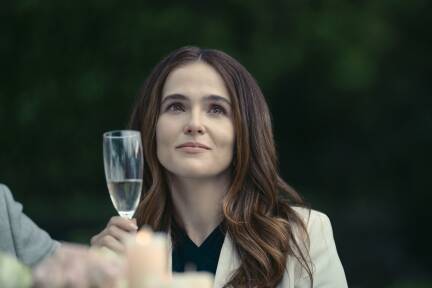 Zoey Deutch in einer fast glücklichen Familie. 