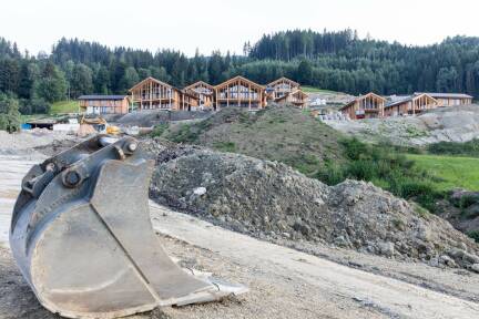 Bau eines umstrittenen Chaletdorfs in Haus im Ennstal – Foto laut Joachim Lindner von „Der Ennstaler“ frei verwendbar Zweitwohnsitze Chalet 