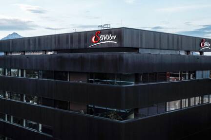 Es sind bewegte Zeiten in der und um die Firmenzentrale von ServusTV. 