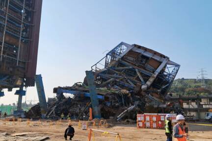 60 Meter hoher Turm brach in sich zusammen 
