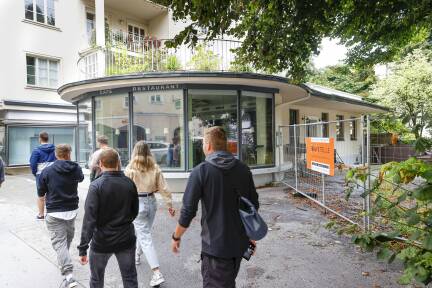 Ins Rondell des Posthofs soll ein Café einziehen. Die Betreibersuche läuft noch. Der Gastgarten ist mittlerweile fertig umgebaut. 