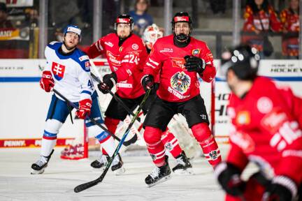 Österreichs Verteidigung (Nickl und Stapelfeldt) war am Anfang überfordert.  