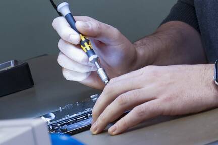 Beim Nachfolgemodell des Reparaturbonus wird das Reparieren von Handys nicht mehr von der öffentlichen Hand gefördert (Symbolbild). 