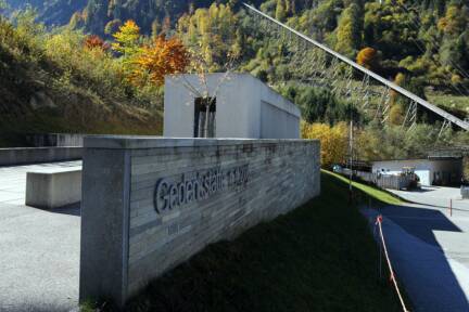 Eine Gedenkstätte erinnert an die Katastrophe vor 25 Jahren 