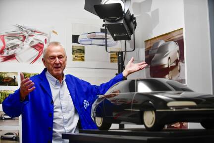 Designer Achim Storz aus Zell am See, Ausstellung im Neubau „Lichtspiele“. 