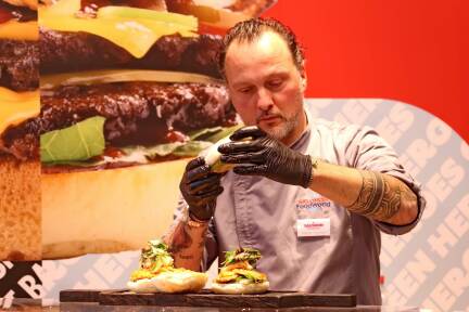 Es gab auch Burger bei der Messe „Alles für den Gast“ in Salzburg. 