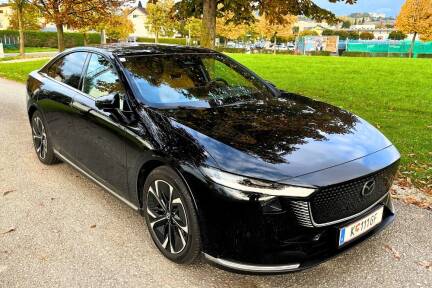 Hochwertiger Auftritt: der Mazda 6e. 